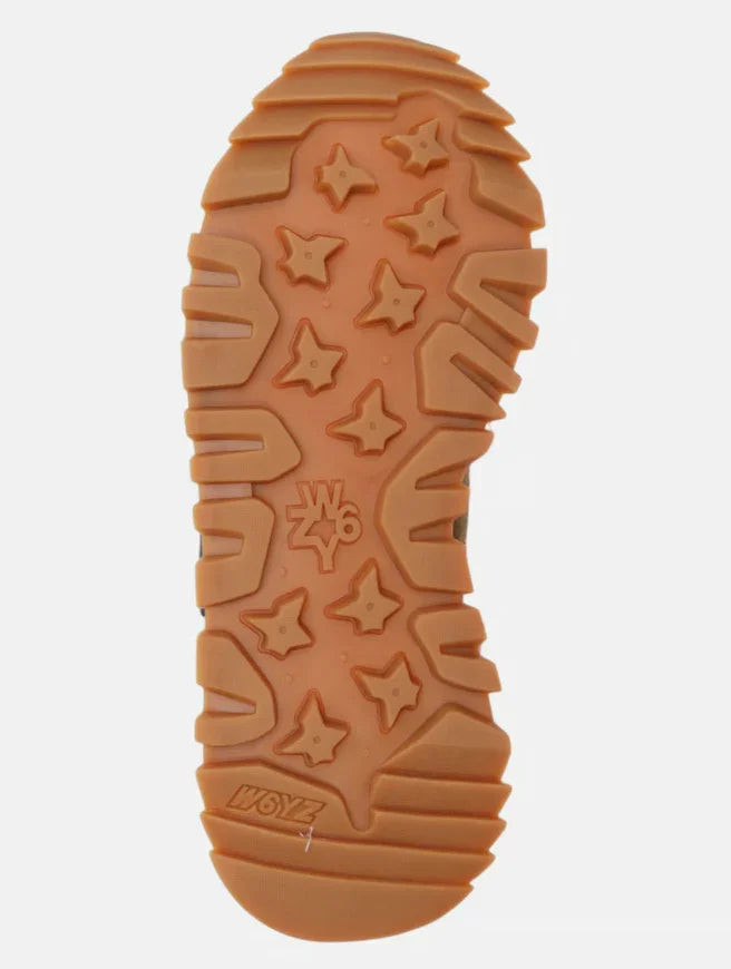 Suola in gomma sneaker uomo con dettagli grip e logo W6YZ, design moderno, colore arancione.
